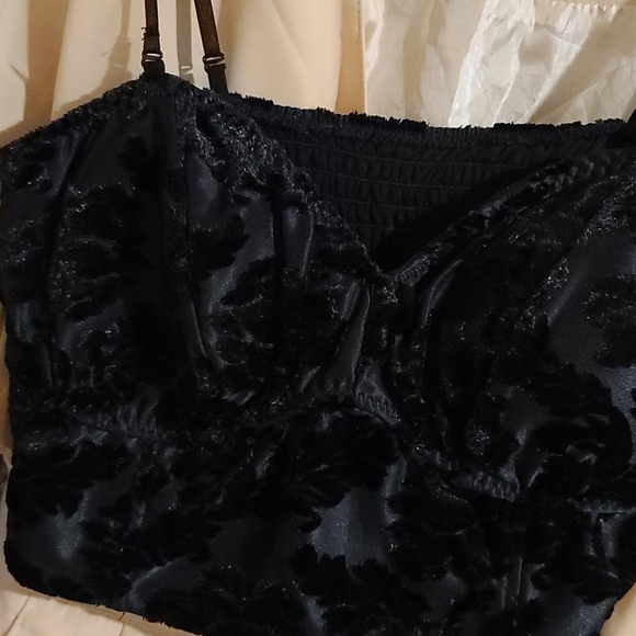 Velvet Crop Top - Picture 3 of 3